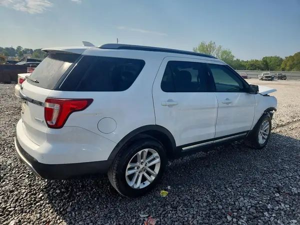 1FM5K7DH7HGA15764 — 2017 Ford Explorer, фото 3 с аукциона Copart 13.10.2026, Передняя часть