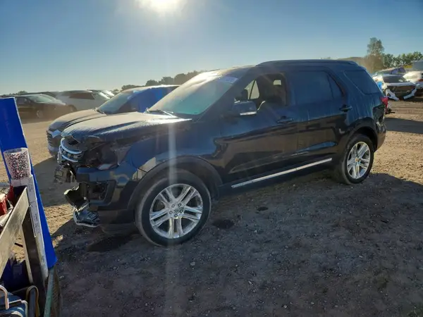 1FM5K8D88HGA21322 — 2017 Ford Explorer, Передняя часть (Front End), фото до ремонта