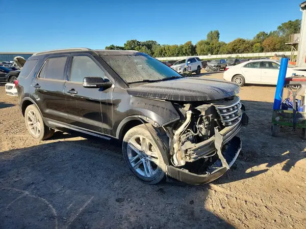 1FM5K8D88HGA21322 — 2017 Ford Explorer, фото 4 с аукциона Copart 14.10.2026, Передняя часть
