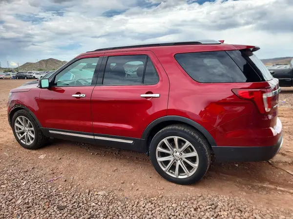 1FM5K7F84HGE42252 — 2017 Ford Explorer, фото 2 с аукциона Copart, Передняя часть