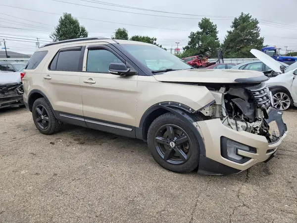 1FM5K8D88HGB54033 — 2017 Ford Explorer, фото 4 с аукциона Copart, Передняя часть