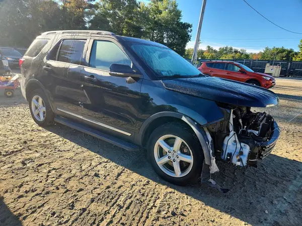 1FM5K8D82HGC81814 — 2017 Ford Explorer, фото 4 с аукциона Copart, Передняя часть