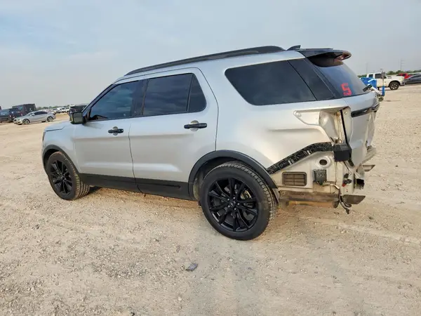 1FM5K7D88HGE37042 — 2017 Ford Explorer, фото 2 с аукциона Copart, Задняя часть