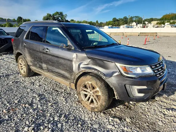 1FM5K7D87HGD82339 — 2017 Ford Explorer, фото 4 с аукциона Copart, Передняя часть