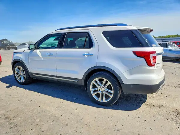 1FM5K7F89HGB19847 — 2017 Ford Explorer, фото 2 с аукциона Copart, Передняя часть