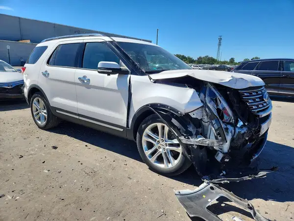 1FM5K7F89HGB19847 — 2017 Ford Explorer, фото 4 с аукциона Copart, Передняя часть