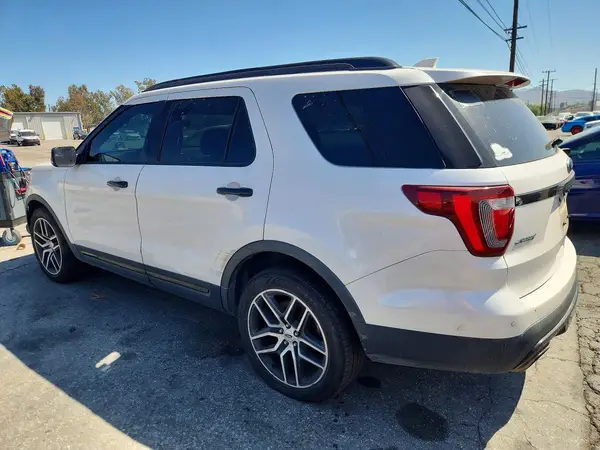 1FM5K8GT6HGD90101 — 2017 Ford Explorer, фото 2 с аукциона Copart, Мелкие вмятины и царапины