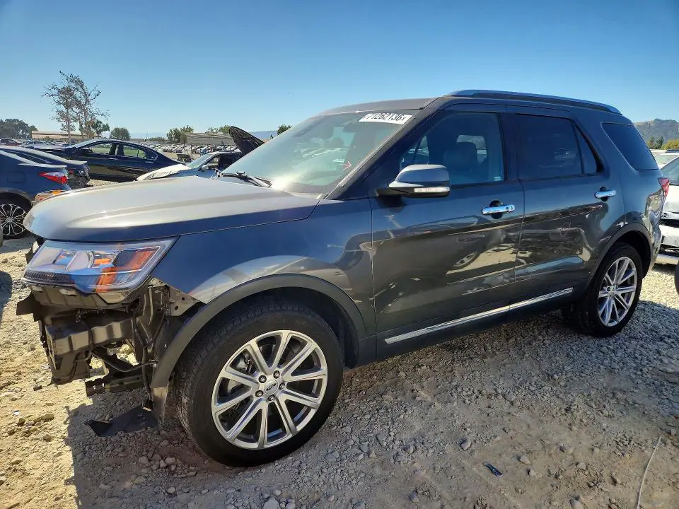 1FM5K8F82HGE11989 Ford Explorer 2017 — повреждение Передняя часть, фото до ремонта