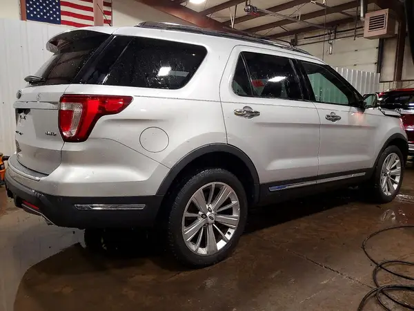 1FM5K8F85KGB43320 — 2019 Ford Explorer, фото 3 с аукциона Copart, Передняя часть