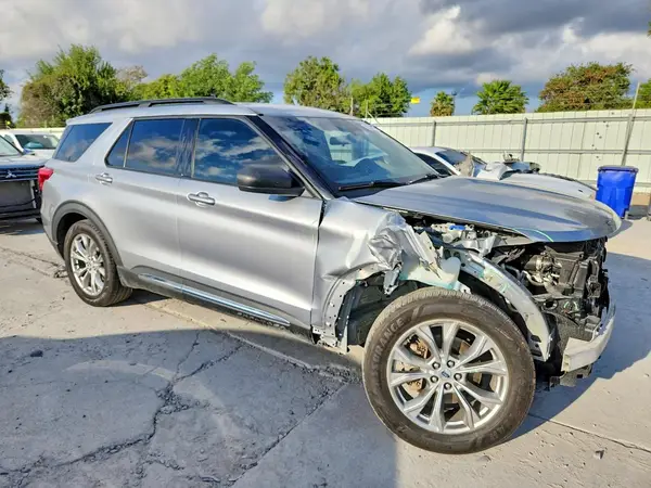 1FMSK7DH4MGC04644 — 2021 Ford Explorer, фото 4 с аукциона Copart, Передняя часть