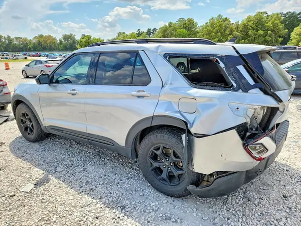 1FMSK8JH9NGC30961 — 2022 Ford Explorer, фото 2 с аукциона Copart, Задняя часть