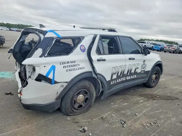 1FM5K8AB7NGA93351 — 2022 Ford Explorer, фото 3 с аукциона Copart 05.10.2026, Боковая часть