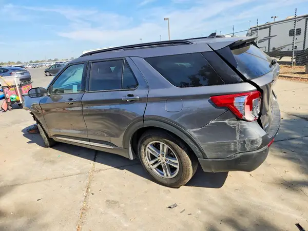 1FMSK7DH4RGA39797 — 2024 Ford Explorer, фото 2 с аукциона Copart, Задняя часть