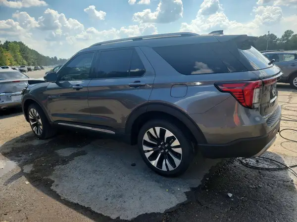 1FMUK8HH1SGB82351 — 2025 Ford Explorer, фото 2 с аукциона Copart, Передняя часть