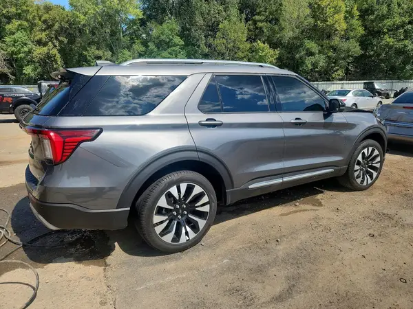 1FMUK8HH1SGB82351 — 2025 Ford Explorer, фото 3 с аукциона Copart, Передняя часть