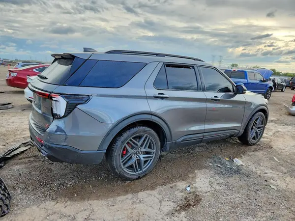 1FMWK8GC1SGB07339 — 2025 Ford Explorer, фото 3 с аукциона Copart, Боковая часть