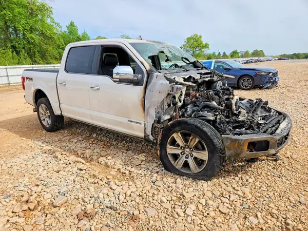 1FTFW1E14JFD93564 — 2018 Ford F-150, фото 4 с аукциона Copart 28.09.2026, Пожар двигателя