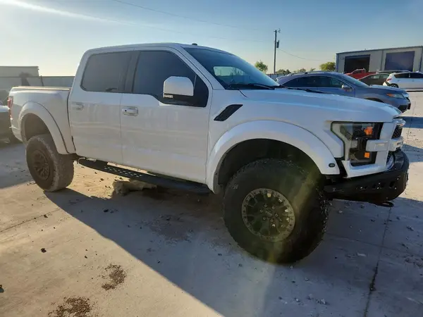 1FTFW1RG7JFC37596 — 2018 Ford F-150, фото 4 с аукциона Copart 02.10.2026, Передняя часть