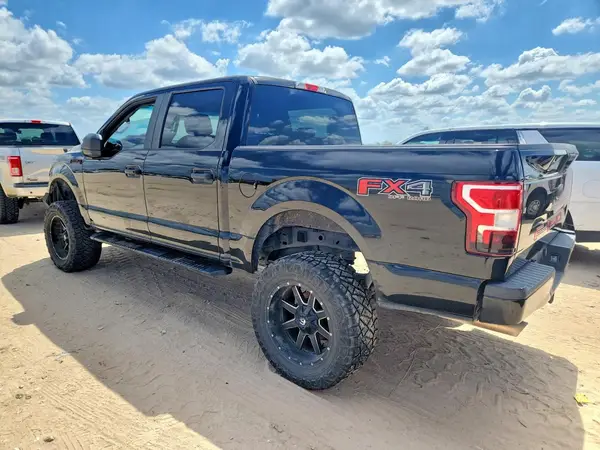 1FTEW1E51JKC08232 — 2018 Ford F-150, фото 2 с аукциона Copart, Мелкие вмятины и царапины