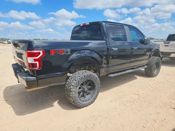 1FTEW1E51JKC08232 — 2018 Ford F-150, фото 3 с аукциона Copart, Мелкие вмятины и царапины