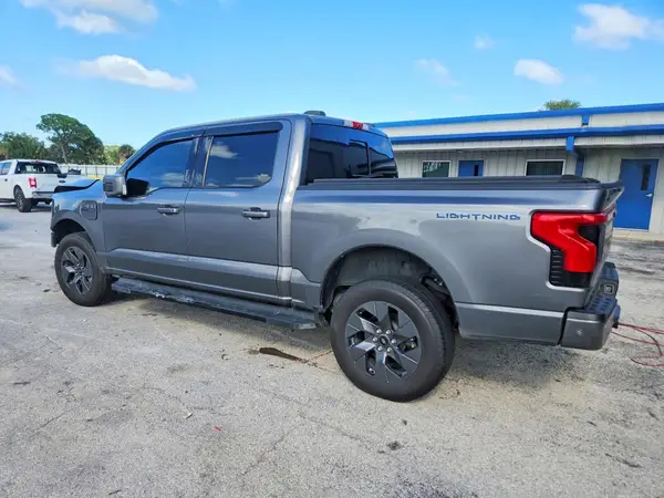 1FTVW1EL1NWG16257 — 2022 Ford F-150, фото 2 с аукциона Copart, Передняя часть