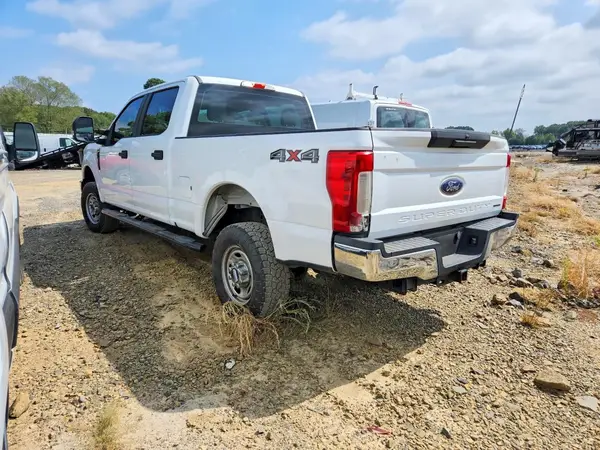 1FT7W2B69HEC00318 — 2017 Ford F250, фото 2 с аукциона Copart 05.10.2026, Мелкие вмятины и царапины