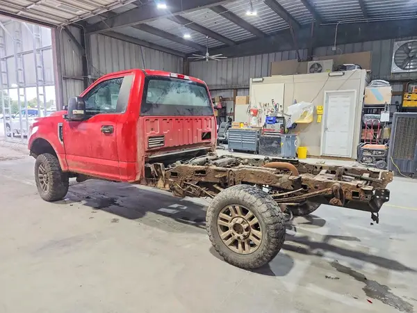 1FTBF2B67JEB19530 — 2018 Ford F250, фото 2 с аукциона Copart 14.10.2026, Передняя часть