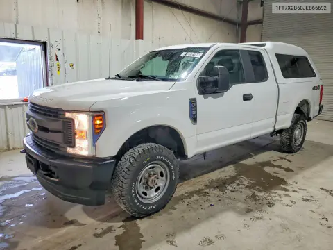 1FT7X2B60JEB66692 — 2018 Ford F250, Мелкие вмятины и царапины, фото до ремонта