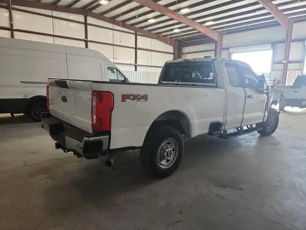 1FT7X2BAXPED39924 — 2023 Ford F250, фото 3 с аукциона Copart, Передняя часть