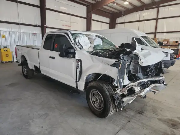 1FT7X2BAXPED39924 — 2023 Ford F250, фото 4 с аукциона Copart, Передняя часть