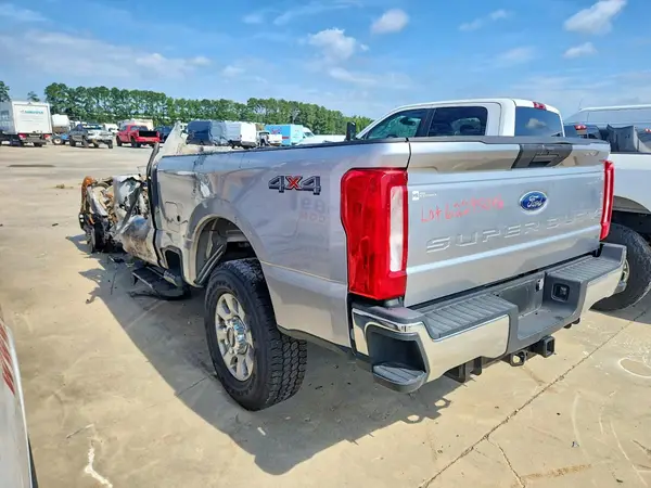 1FT7W2BN4REE37307 — 2024 Ford F250, фото 2 с аукциона Copart 12.10.2026, Пожар