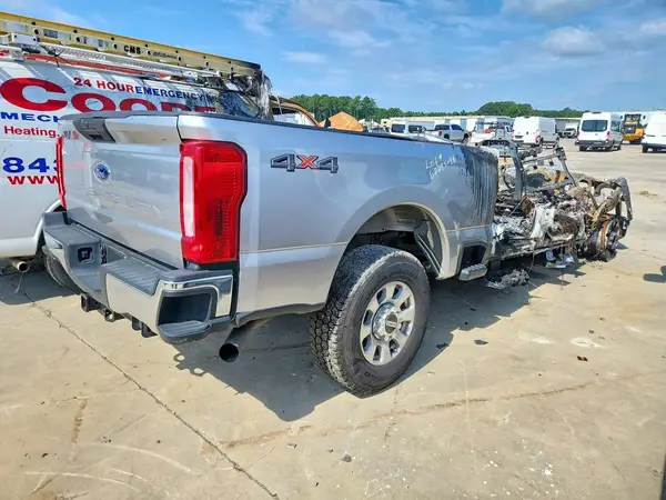 1FT7W2BN4REE37307 — 2024 Ford F250, фото 3 с аукциона Copart 12.10.2026, Пожар