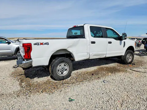 2017 Ford F350 VIN 1FT8W3B6XHEF24940 фото 3