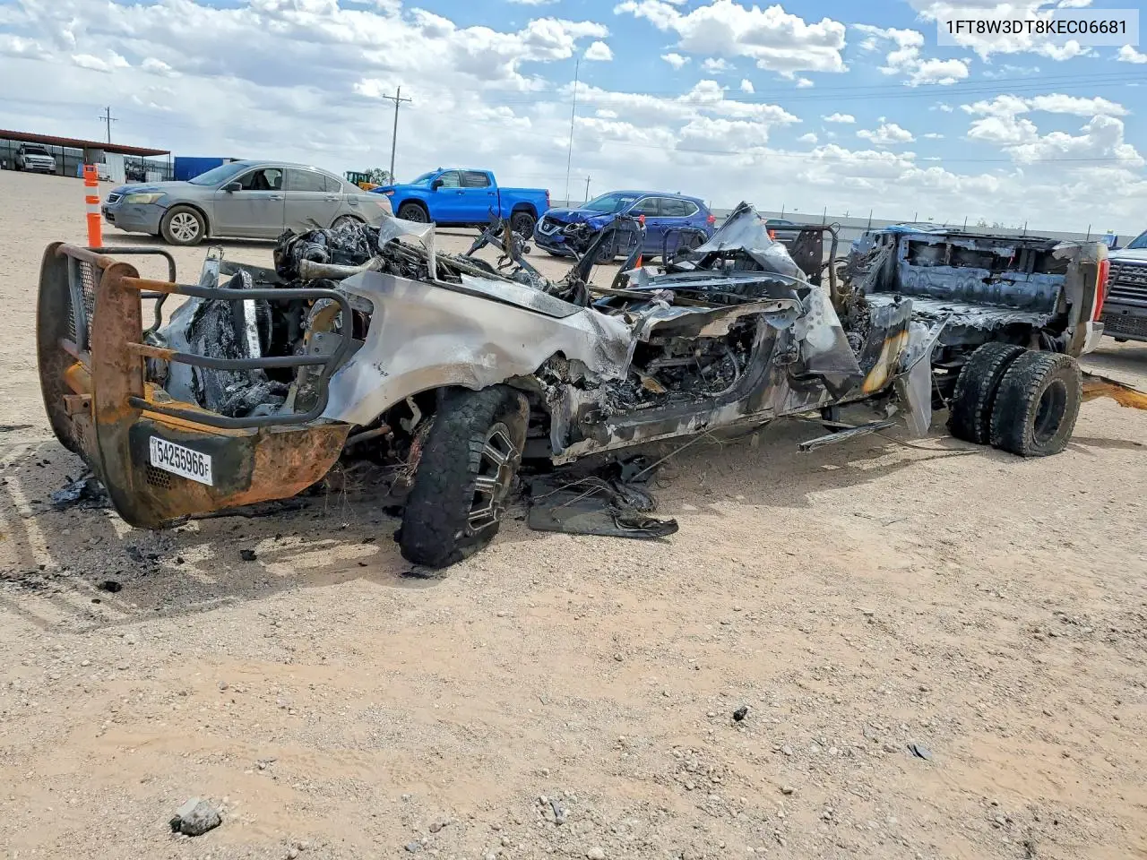 1FT8W3DT8KEC06681 Ford F350 2019 — повреждение Пожар, фото до ремонта