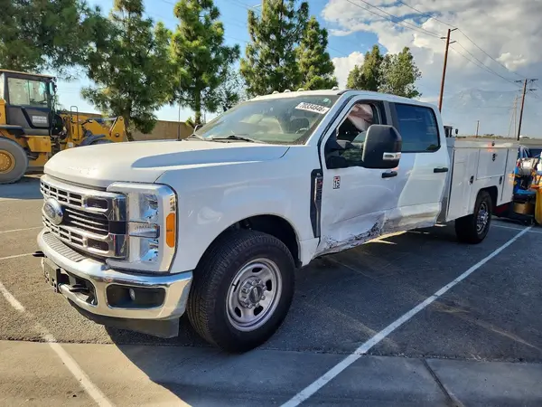 1FD8W3EN4PEC94034 — 2023 Ford F350, Боковая часть (Side), фото до ремонта