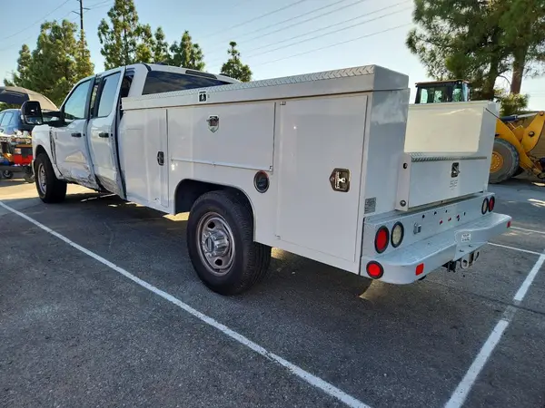 1FD8W3EN4PEC94034 — 2023 Ford F350, фото 2 с аукциона Copart, Боковая часть