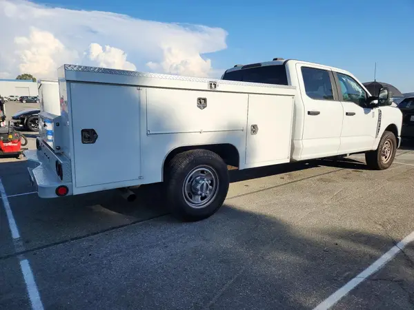 1FD8W3EN4PEC94034 — 2023 Ford F350, фото 3 с аукциона Copart, Боковая часть