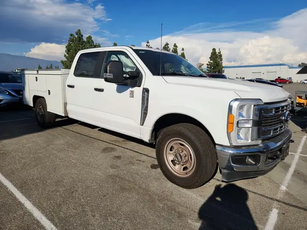 1FD8W3EN4PEC94034 — 2023 Ford F350, фото 4 с аукциона Copart, Боковая часть