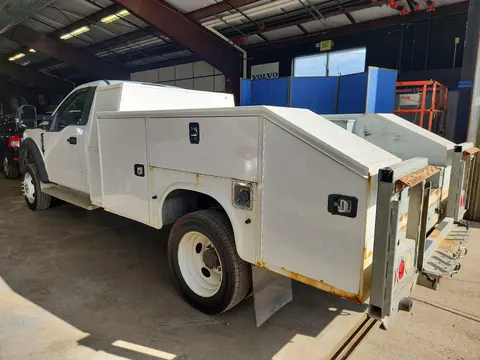 2019 Ford F550 VIN 1FDUF5HY6KEF42664 фото 2