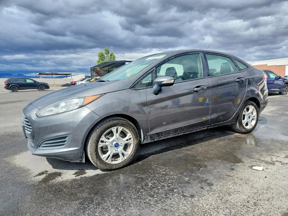 2015 Ford Fiesta VIN 3FADP4BJXFM141745 фото 1