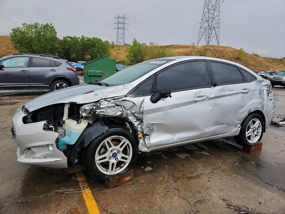 2018 Ford Fiesta VIN 3FADP4BJ4JM112122 фото 1