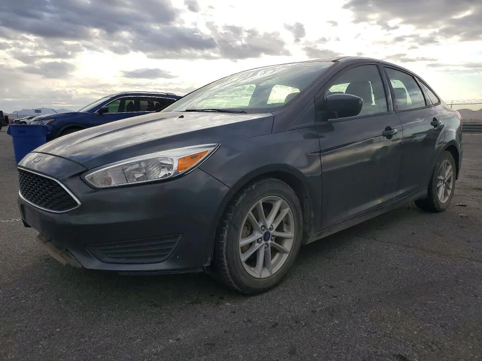 2018 Ford FOCUS SE VIN 1FADP3F26JL262425 фото 1