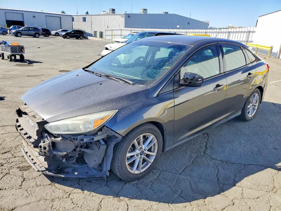 2015 Ford Focus VIN 1FADP3F27FL276602 фото 1