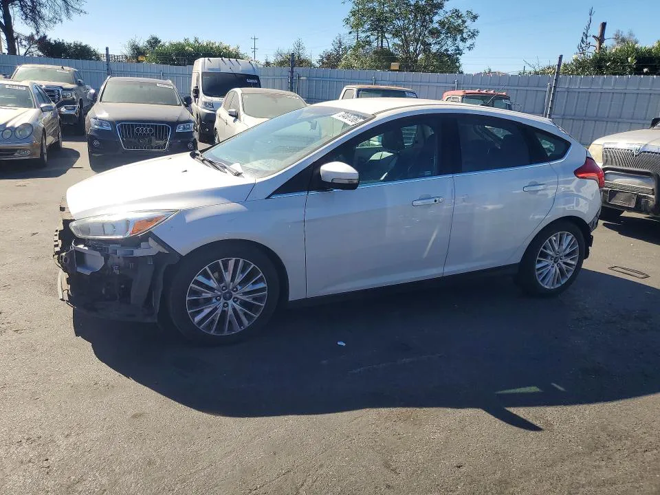 2015 Ford Focus VIN 1FADP3N26FL387126 фото 1