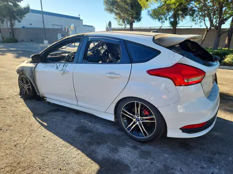 2015 Ford Focus VIN 1FADP3L99FL358106 фото 2