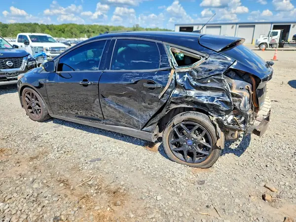 1FADP3K27GL330133 — 2016 Ford Focus, фото 2 с аукциона Copart, Боковая часть