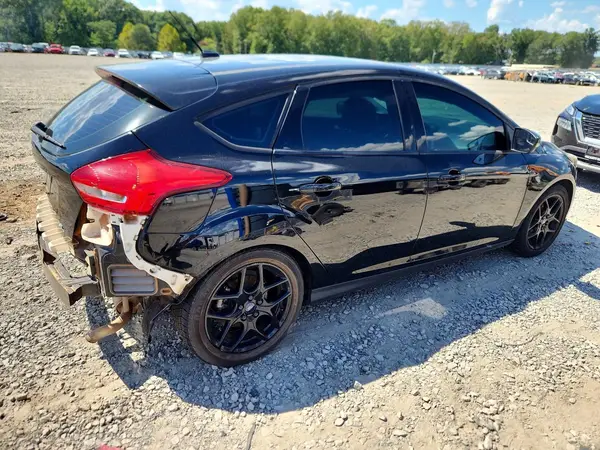 1FADP3K27GL330133 — 2016 Ford Focus, фото 3 с аукциона Copart, Боковая часть