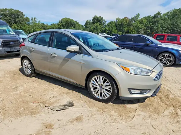 1FADP3N28GL320299 — 2016 Ford Focus, фото 4 с аукциона Copart, Подтопление