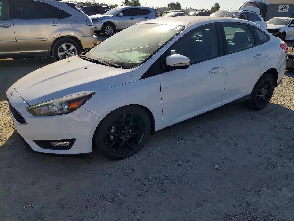 2016 Ford Focus VIN 1FADP3F23GL399461 фото 1