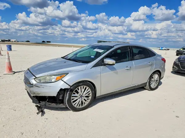1FADP3J2XGL360518 Ford Focus 2016 — повреждение Передняя часть, фото до ремонта